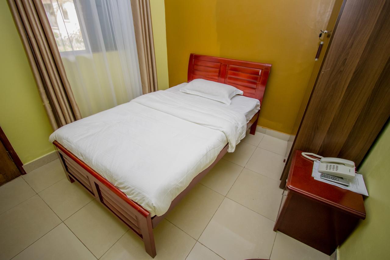 Bushenyi Tuzza Hotel מראה חיצוני תמונה