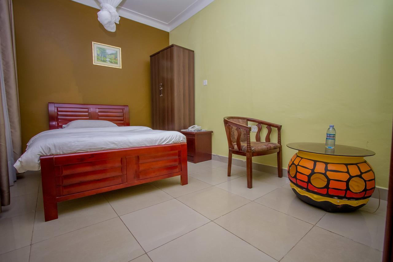 Bushenyi Tuzza Hotel מראה חיצוני תמונה